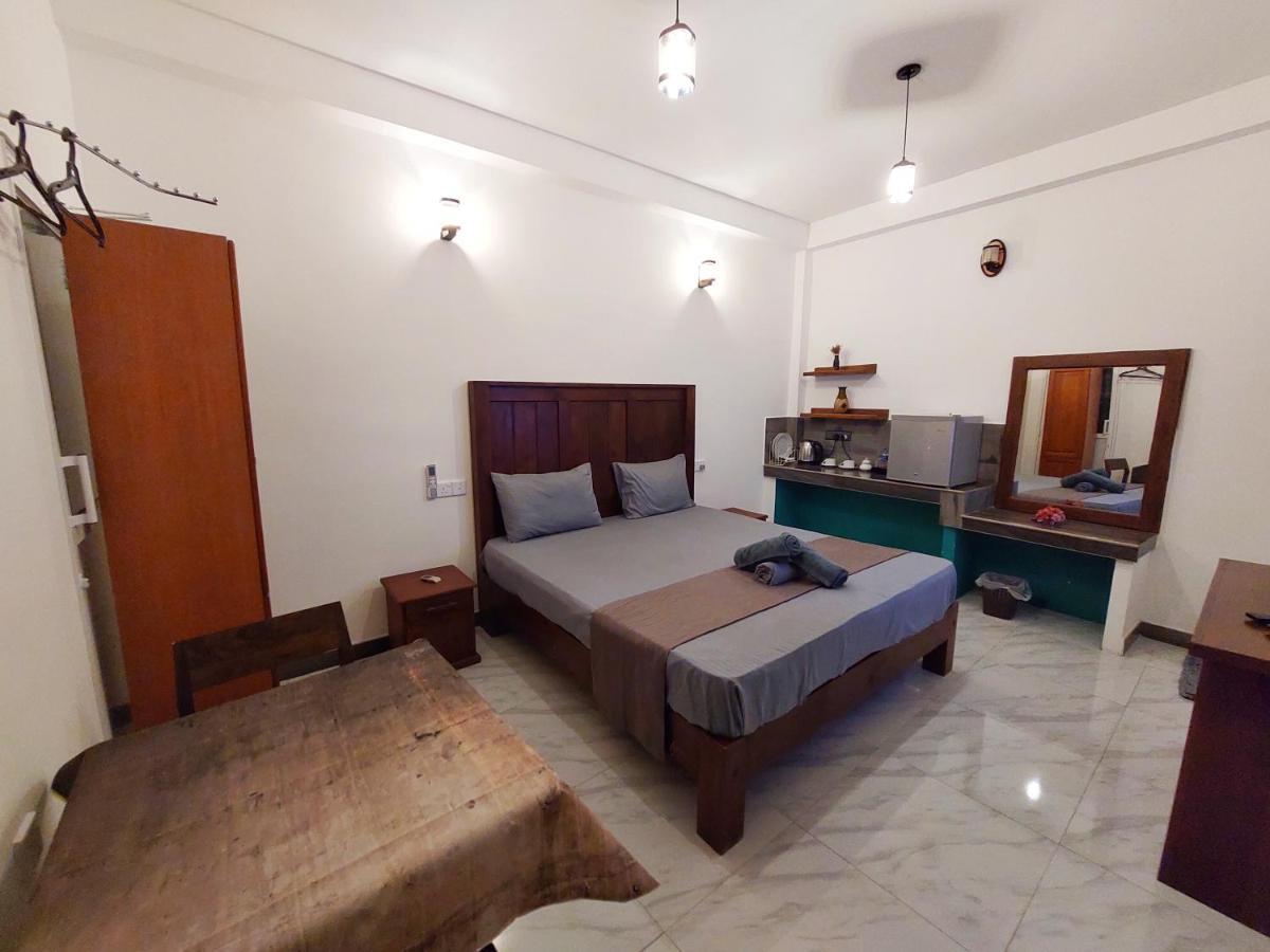 Chen Villa - Near Airport Negombo Eksteriør billede