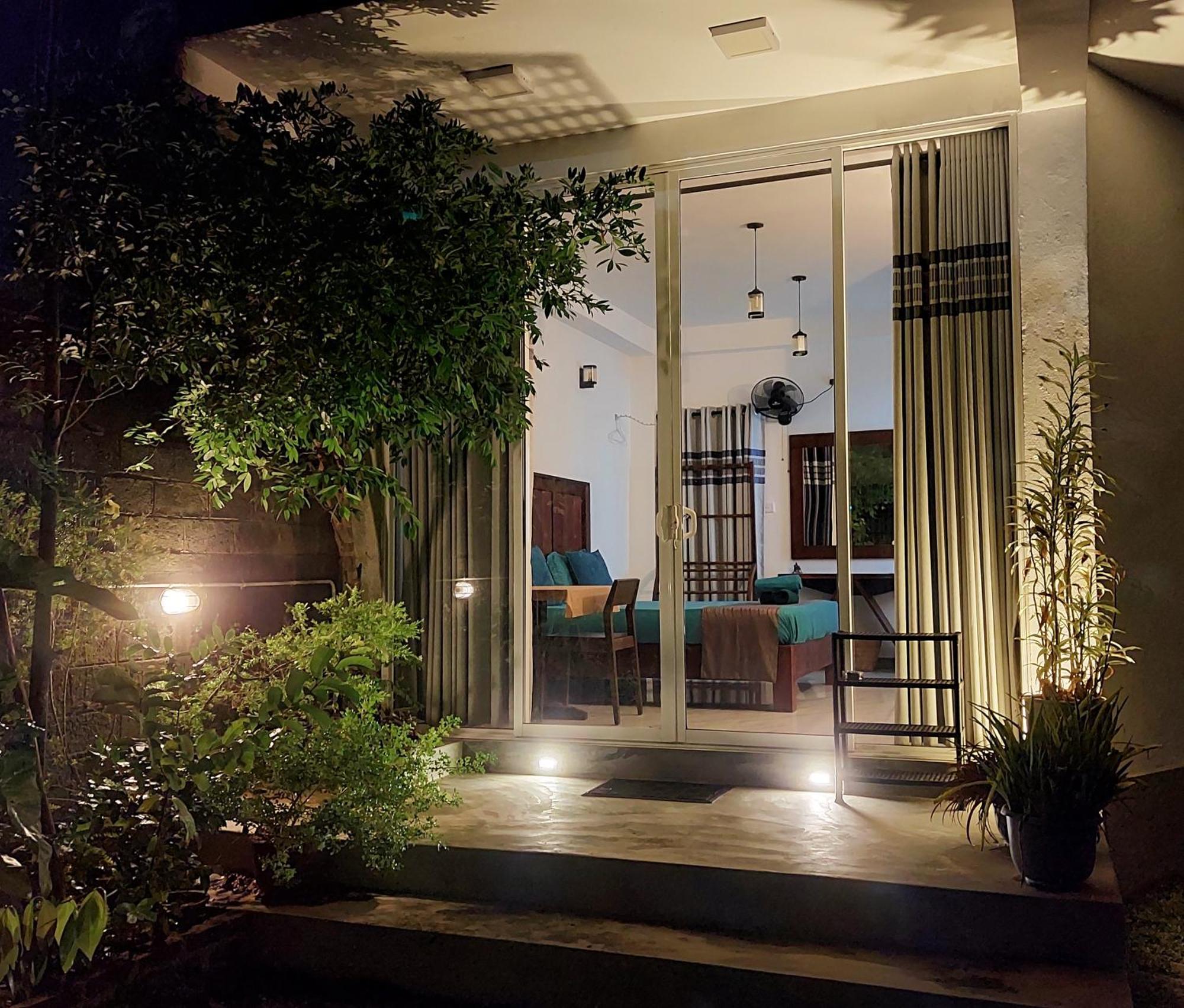 Chen Villa - Near Airport Negombo Eksteriør billede