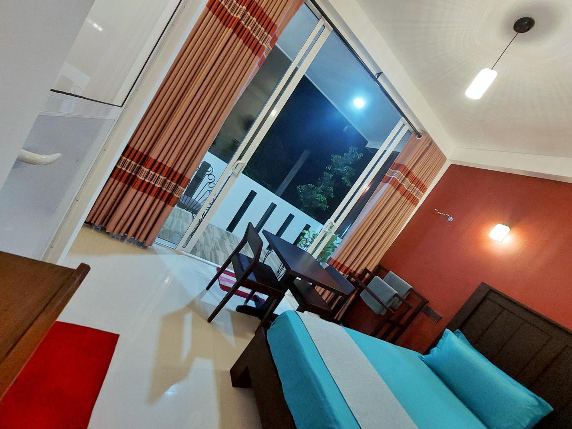 Chen Villa - Near Airport Negombo Eksteriør billede